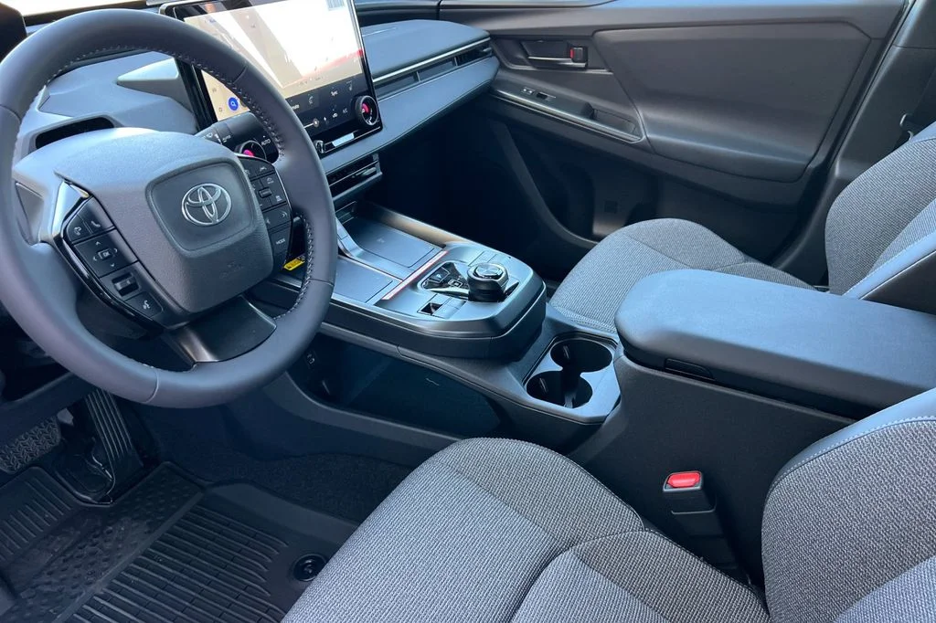 New 2026 Wind Chill Pearl Toyota XLE image 10