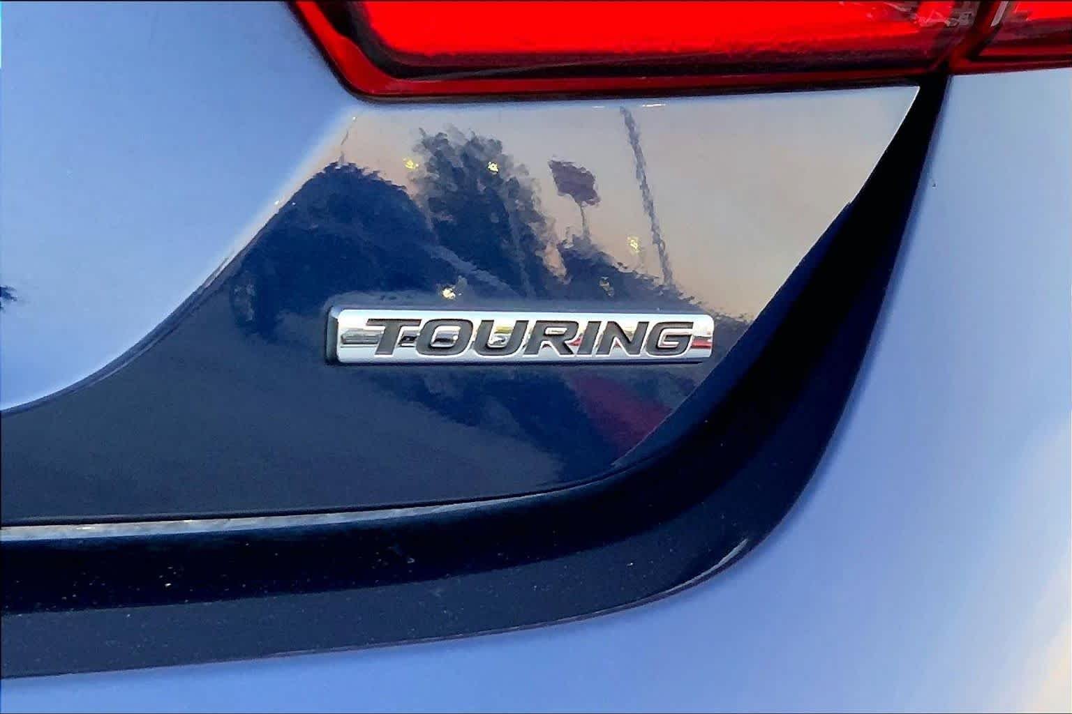 Used 2018 Obsidian Blue Pearl Honda Touring 1.5T image 10