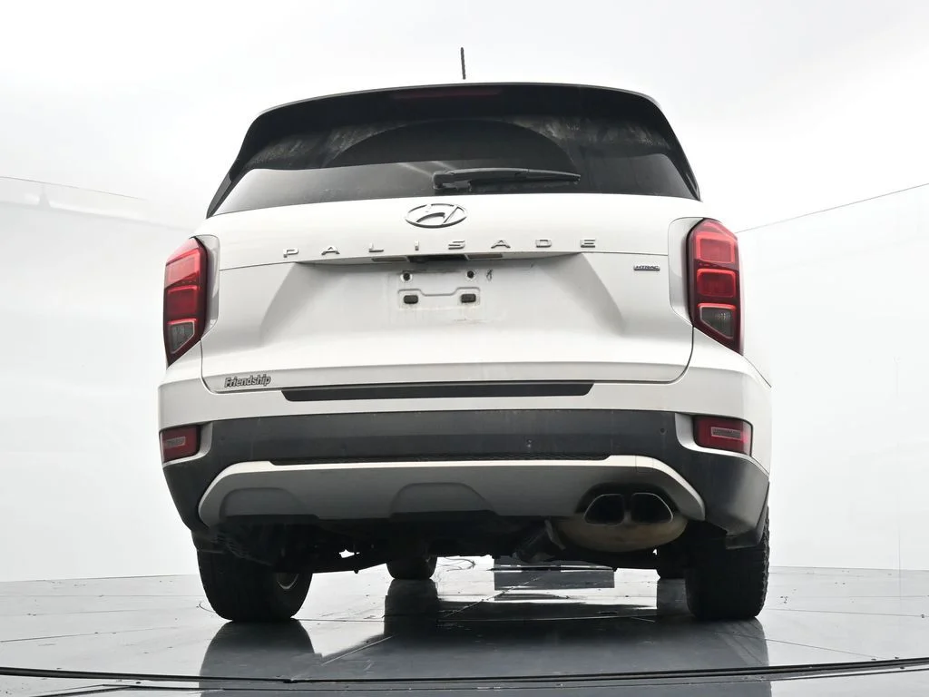 Used 2021 White Hyundai SE image 21