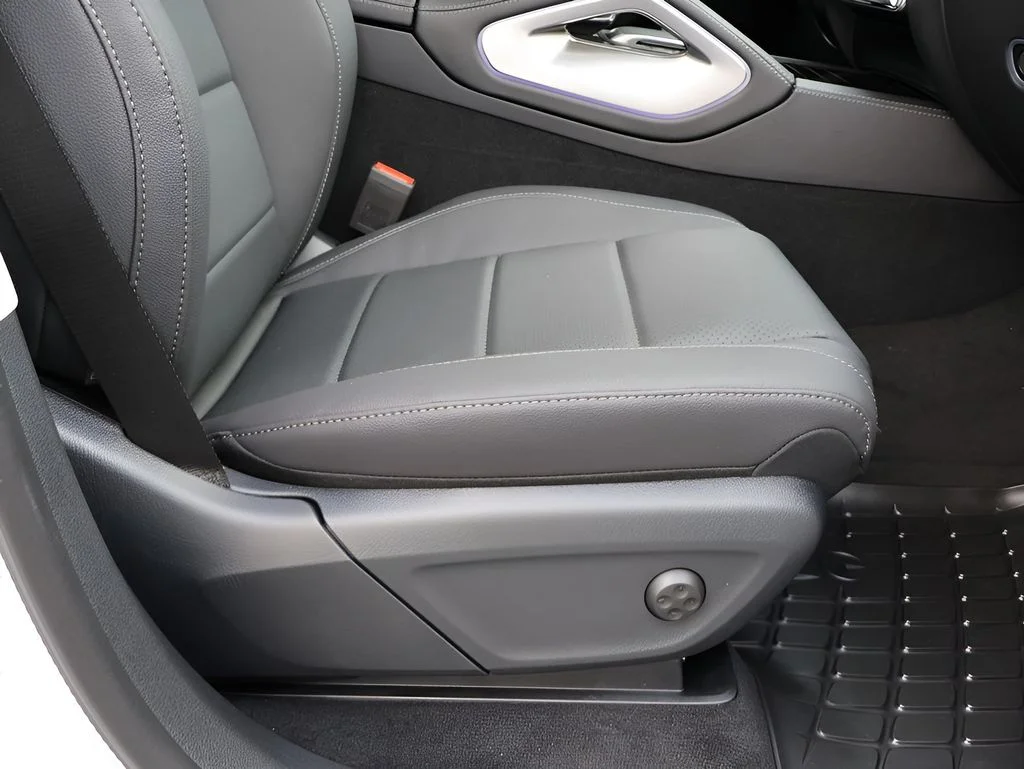 New 2025 White Mercedes-Benz GLS 450 image 12