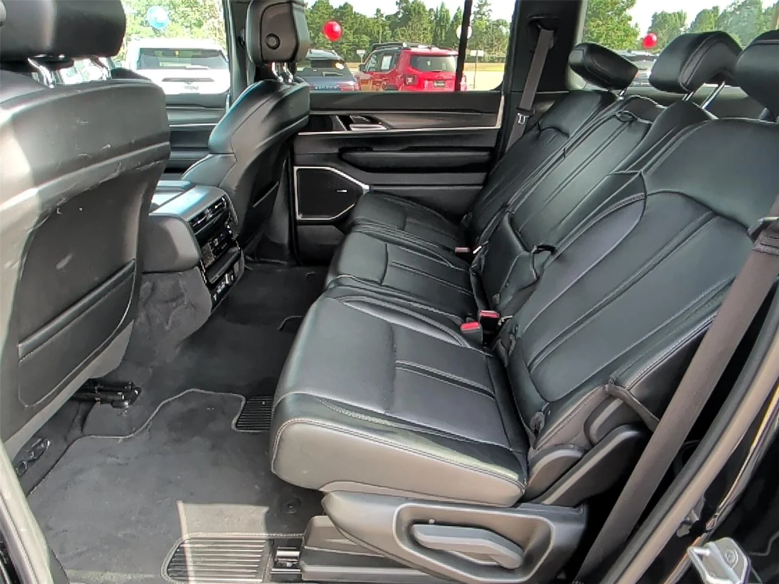 Used 2024 Diamond Black Crystal Pearlcoat Jeep Series III image 34