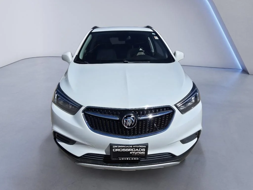 Used 2022 Summit White Buick Preferred image 9