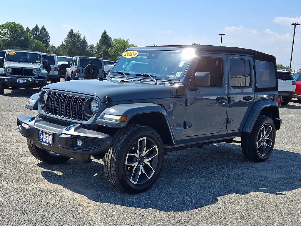 Used 2024 Anvil Clear Coat Jeep Sport S image 6