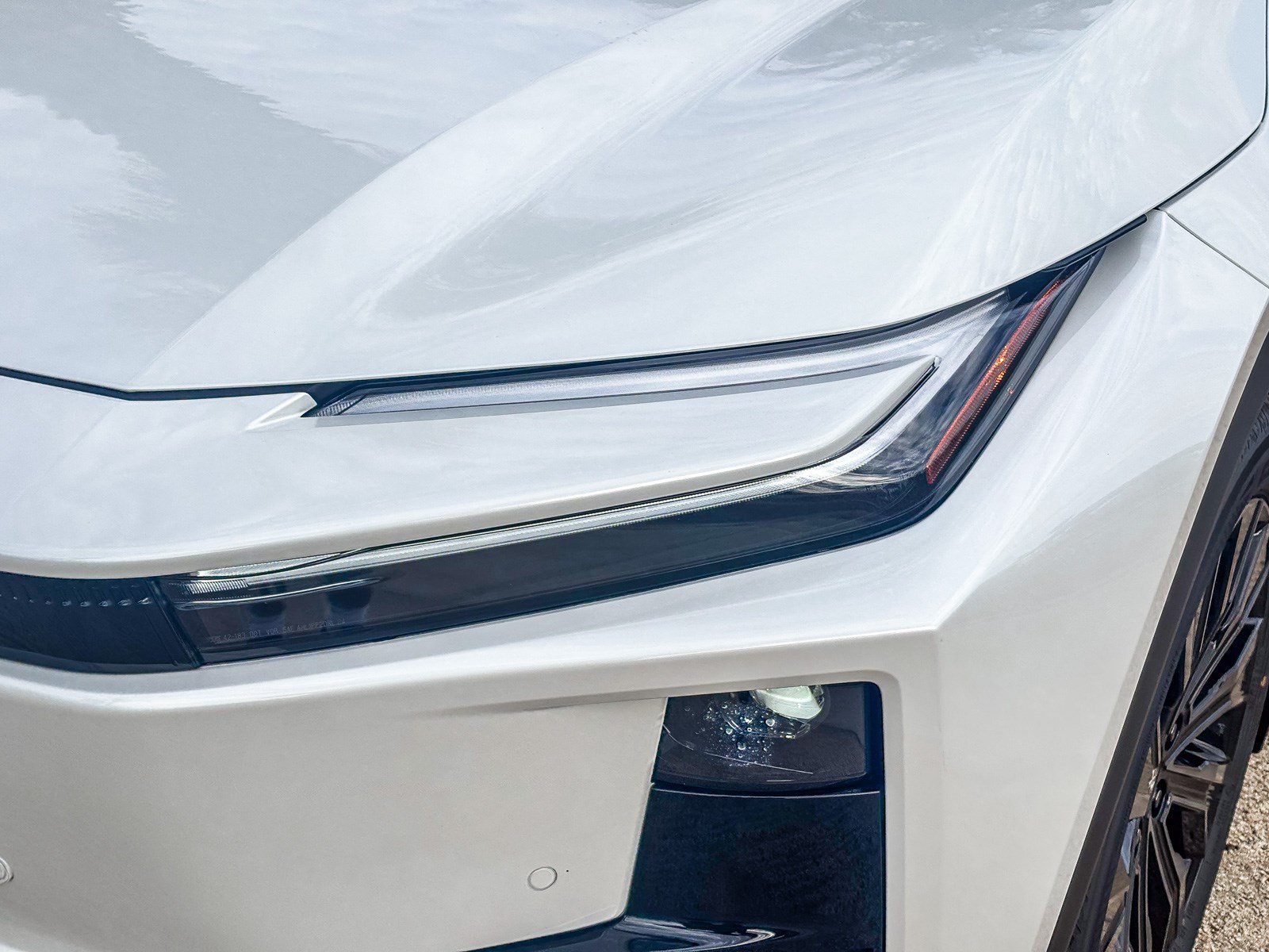 New 2026 Wind Chill Pearl with Midnight Black Metallic roof <sup>1</sup> Toyota  XSE image 8
