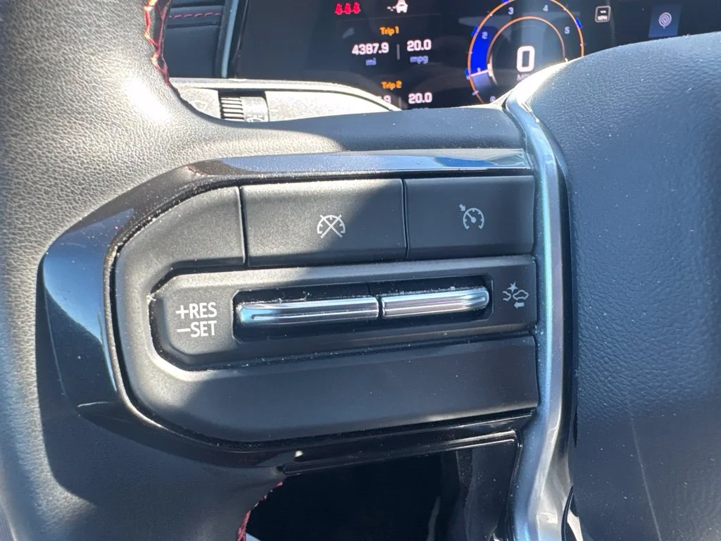 Used 2025 White Chevrolet Z71 image 26