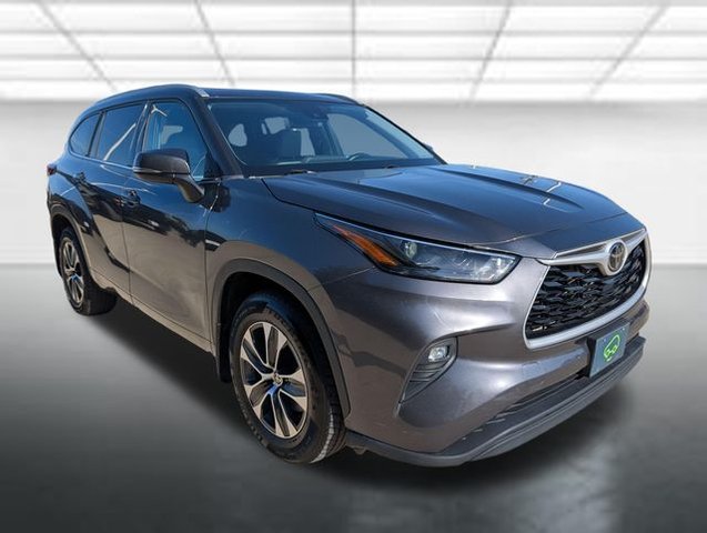 Pre-Owned 2022 Toyota Highlander XLE
