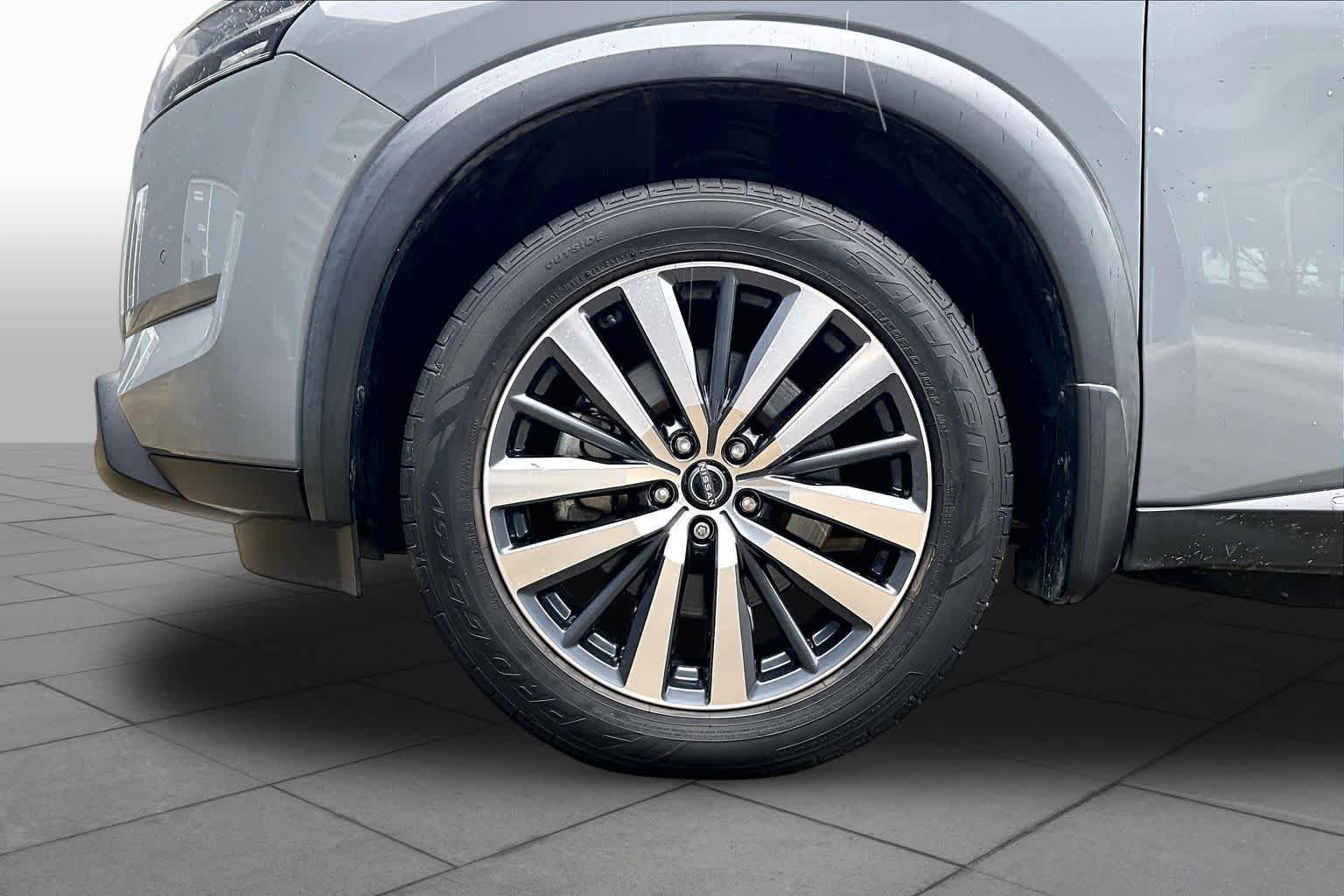 Used 2022 Boulder Gray Pearl Nissan Platinum image 11