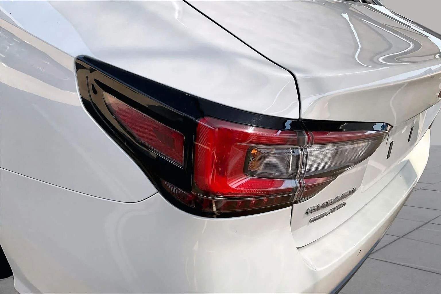Used 2022 Crystal White Pearl Subaru Limited XT image 27