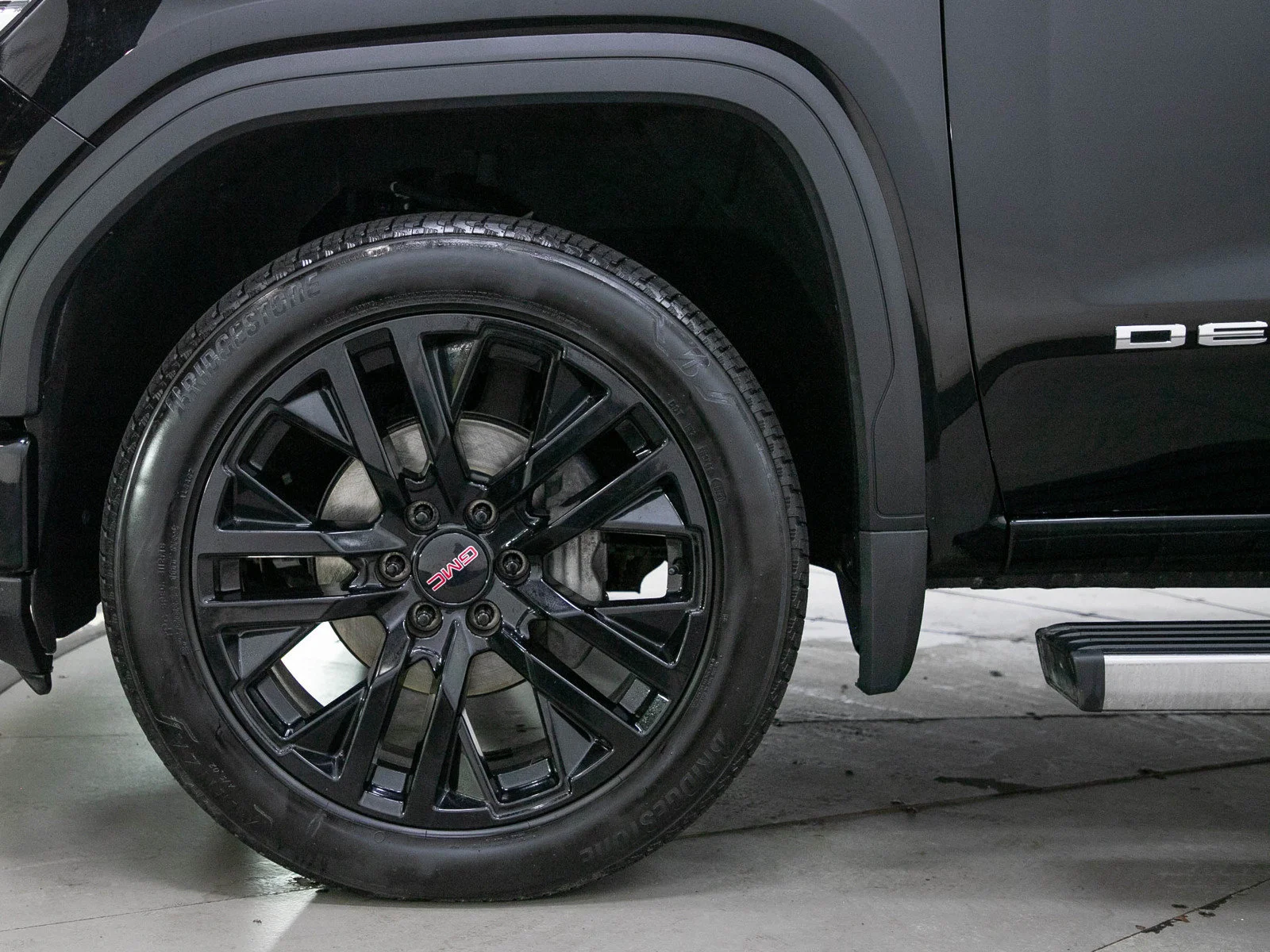 Used 2024 Onyx Black GMC Denali image 30