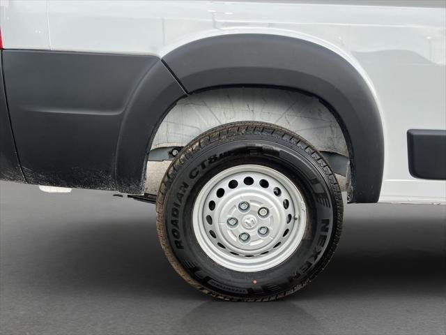New 2026 Bright White Clearcoat RAM Tradesman image 22