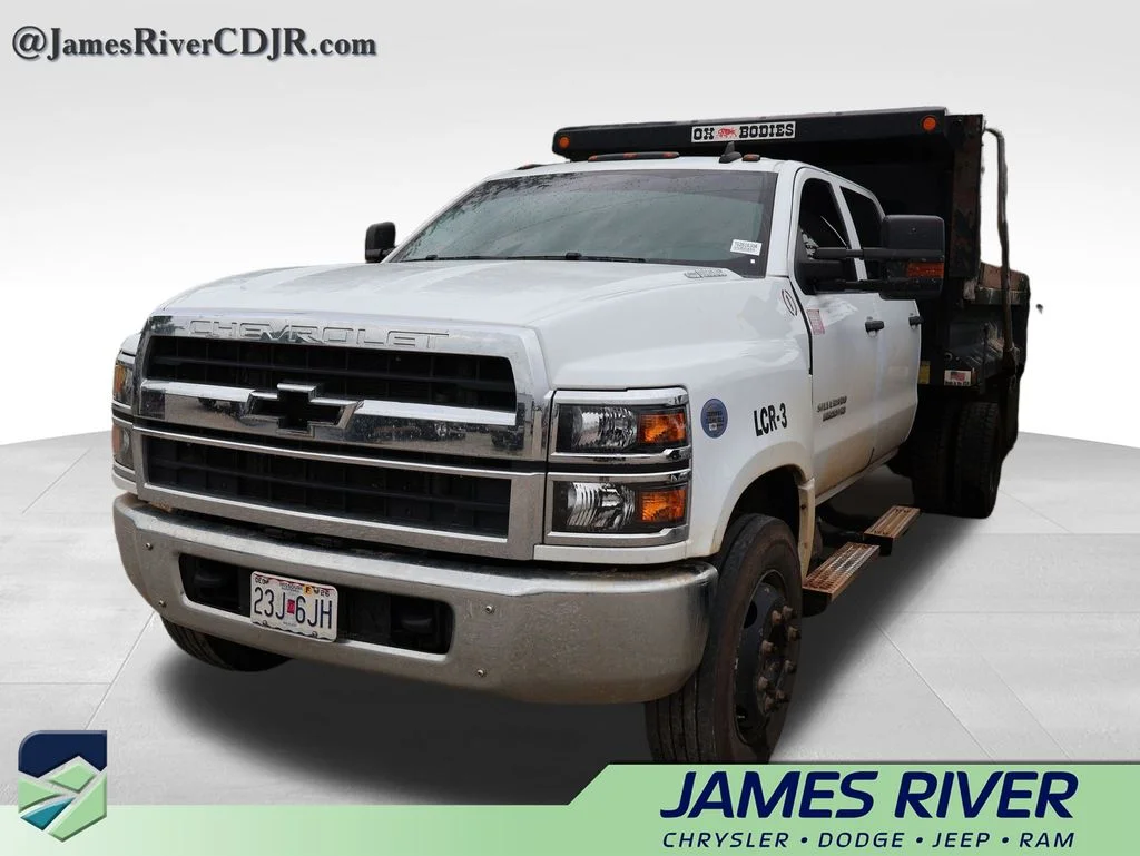 Used 2022 White Chevrolet 1WT image 1