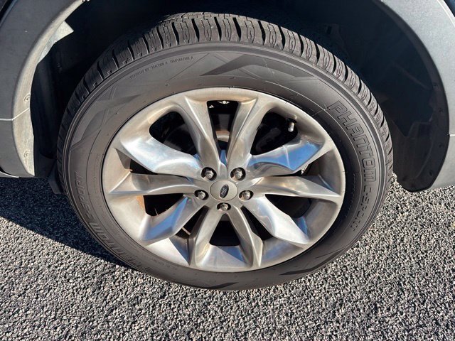 Used 2014 Black Ford XLT image 4