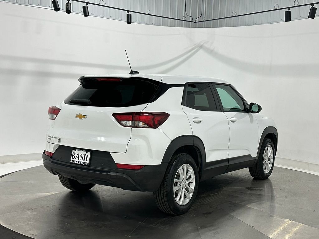 Used 2025 White Chevrolet LS image 11