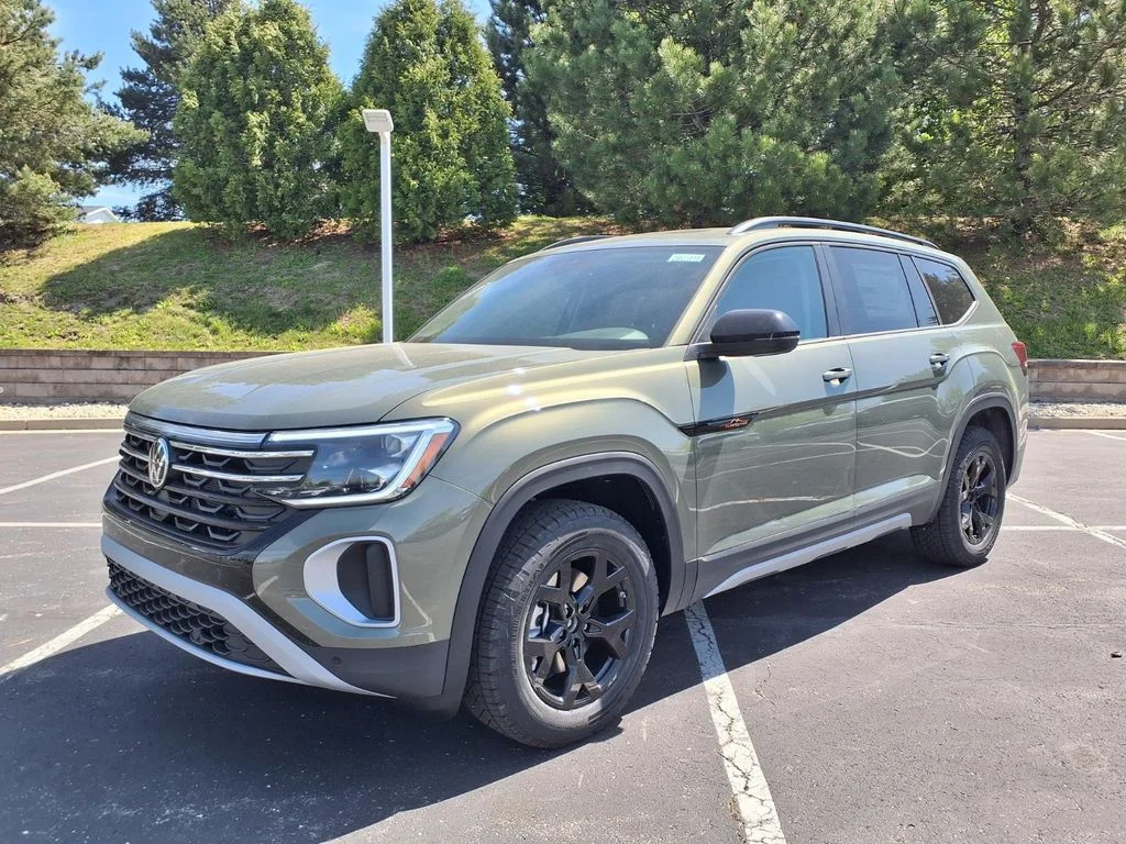 New 2026 Avocado Green Pearl Volkswagen Peak Edition image 5