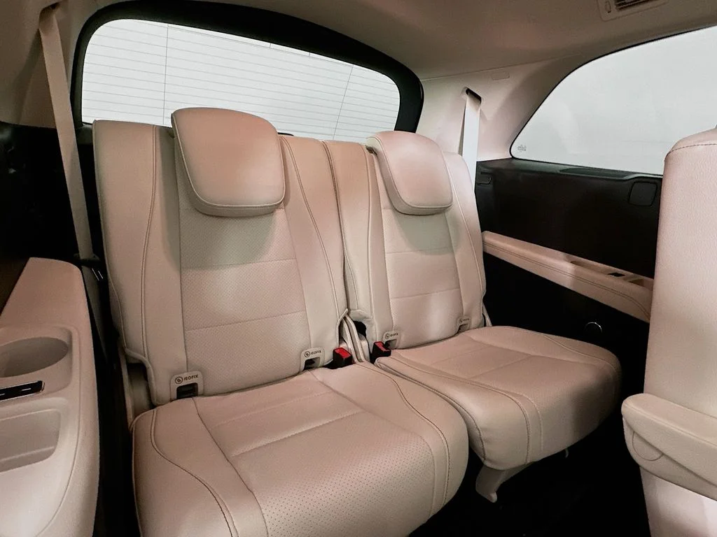 Used 2023 White Mercedes-Benz GLS 450 image 28
