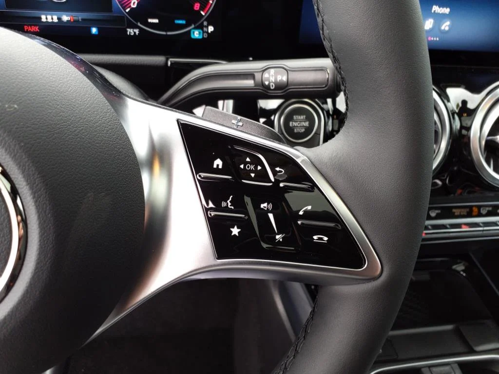 Used 2025 Mountain Grey Met Mercedes-Benz GLA 250 image 16