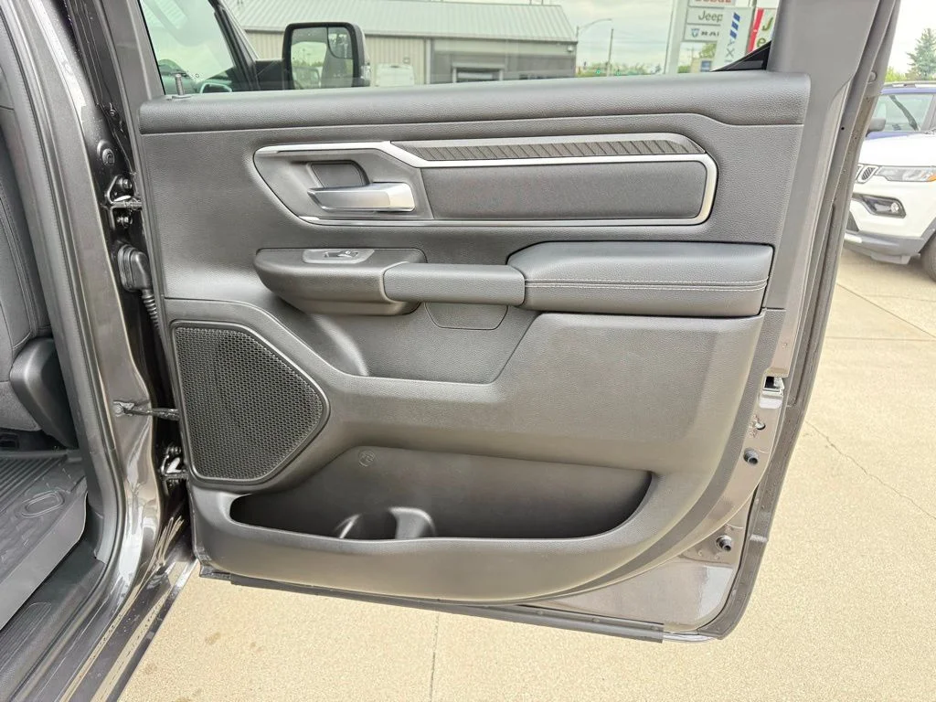 New 2026 Granite Crystal Metallic Clear-Coat Exterior Paint RAM Big Horn/Lone Star image 22