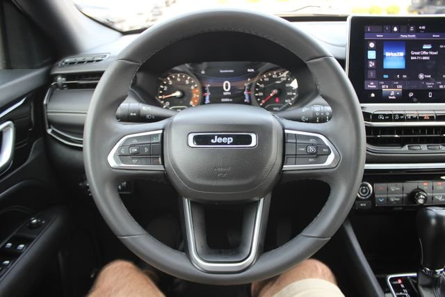 Used 2022 Gray Jeep Latitude image 13