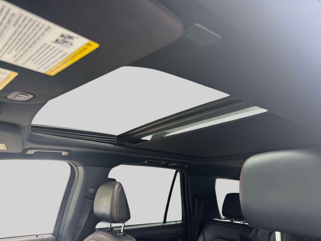Used 2022  Ford Limited image 20
