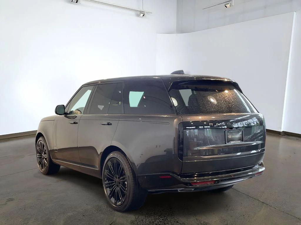 New 2026 Carpathian Grey Land Rover SE image 6