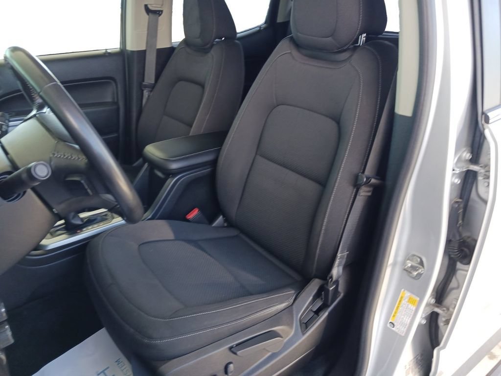 Used 2018 SILVER ICE METALLIC Chevrolet 4WD LT image 26