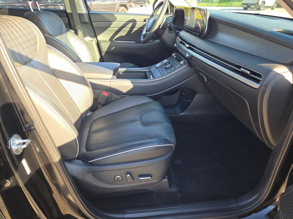 Used 2023 Black Hyundai Limited image 6