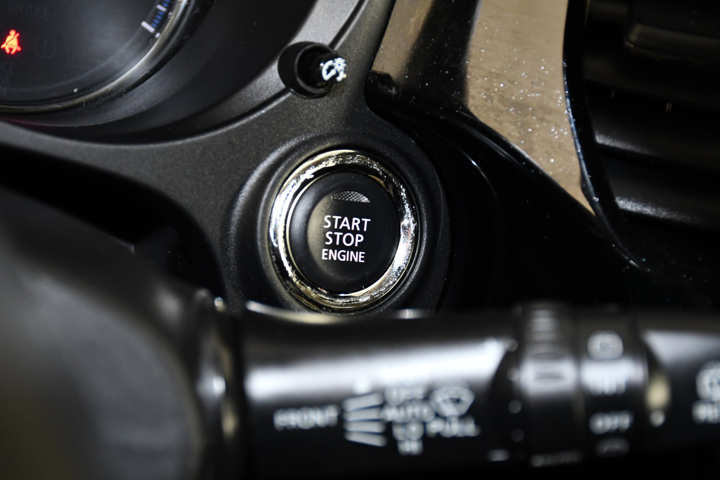 Used 2020 Labrador Black Metallic Mitsubishi SEL image 24