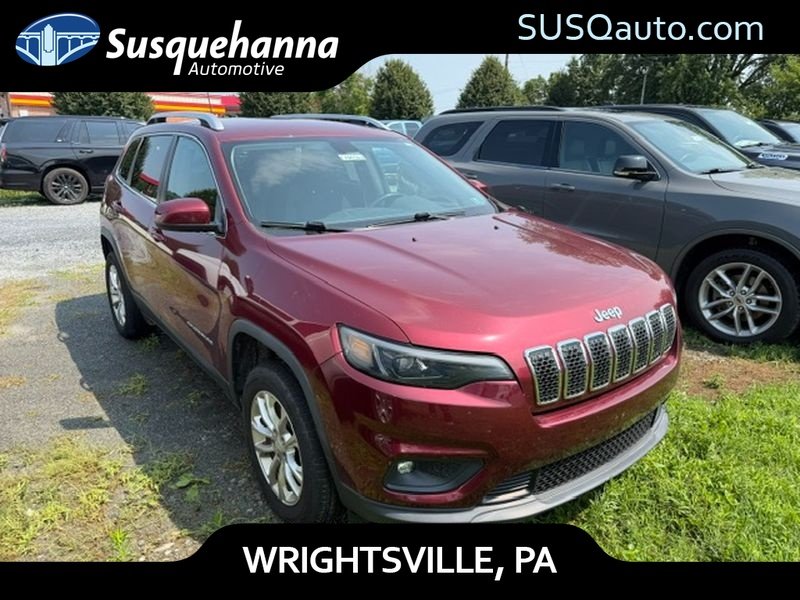 Used 2019 Velvet Red Pearlcoat Jeep Latitude image 1