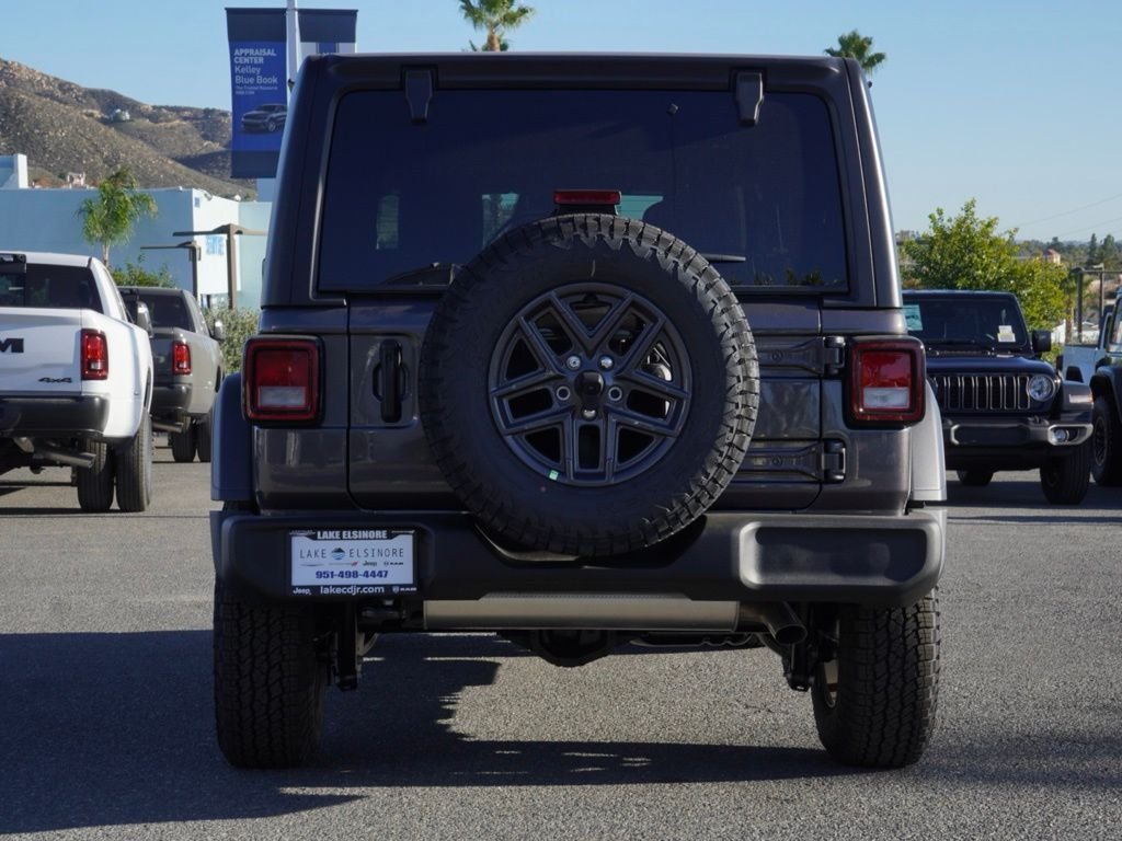 New 2026 Granite Crystal Metallic Clear-Coat Exterior Paint Jeep Sport S image 4