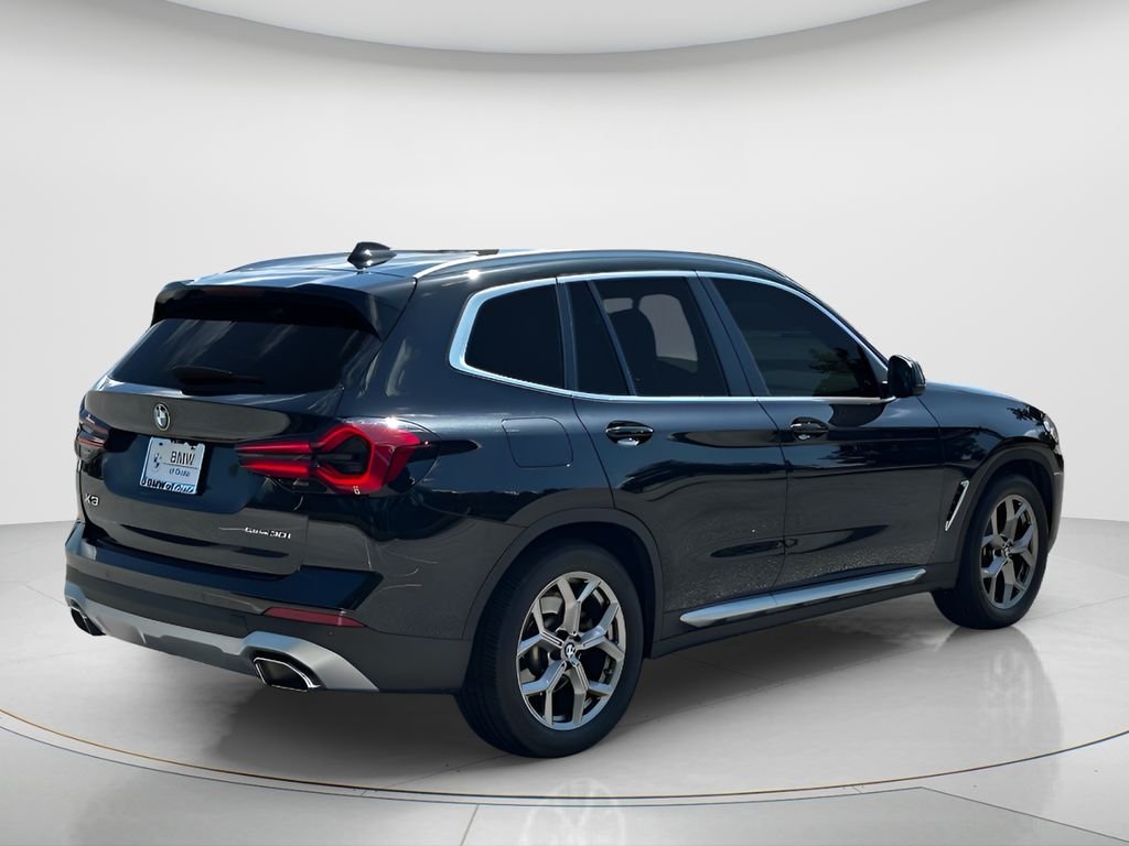 Used 2022 Black Sapphire Metallic BMW sDrive30i image 5