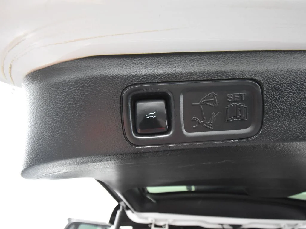 Used 2021 White Ford Limited image 38