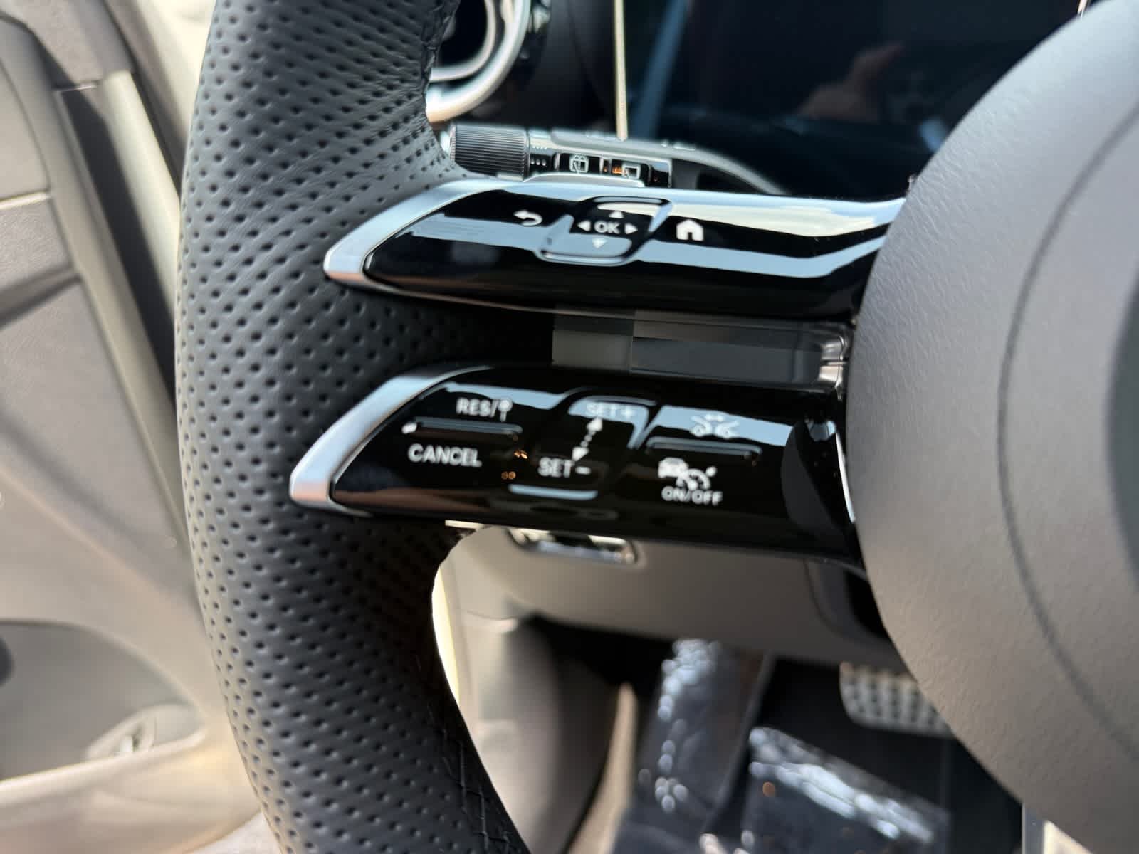 New 2027 Polar White Mercedes-Benz GLC 300 image 22
