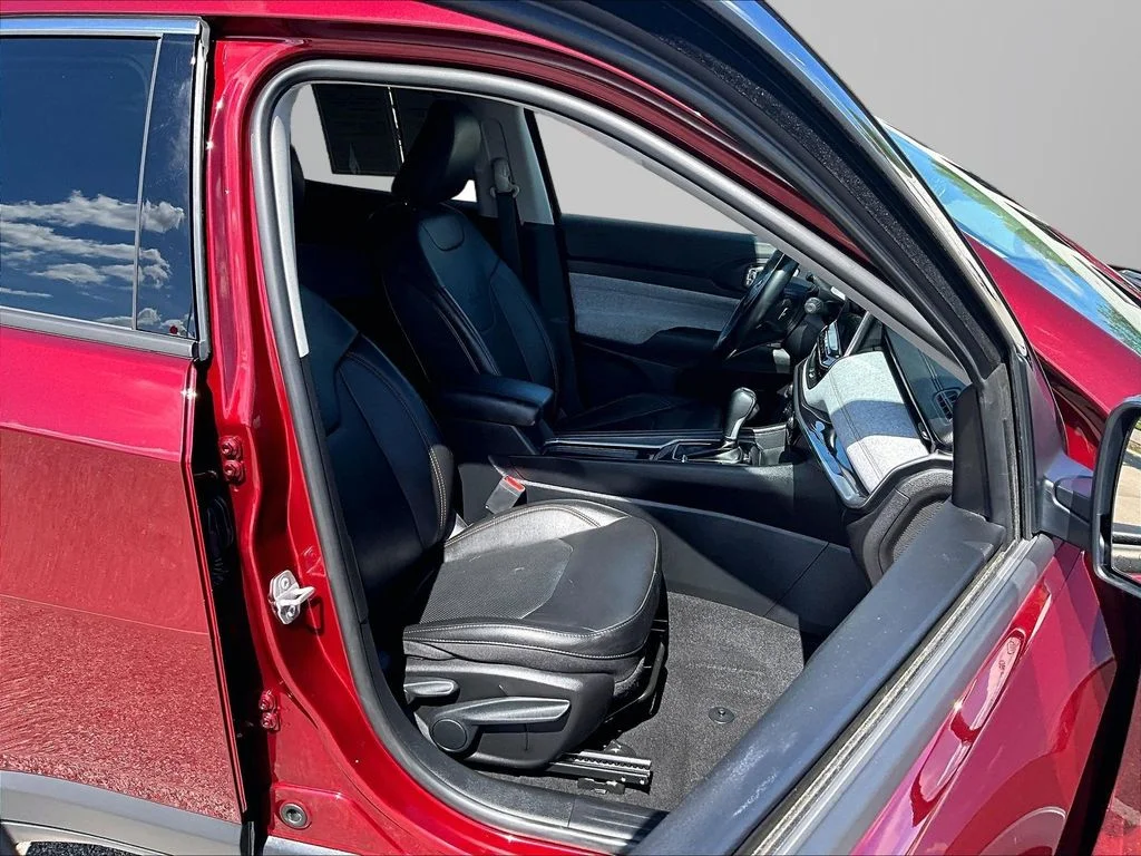Used 2022 Red Jeep Latitude Lux image 8