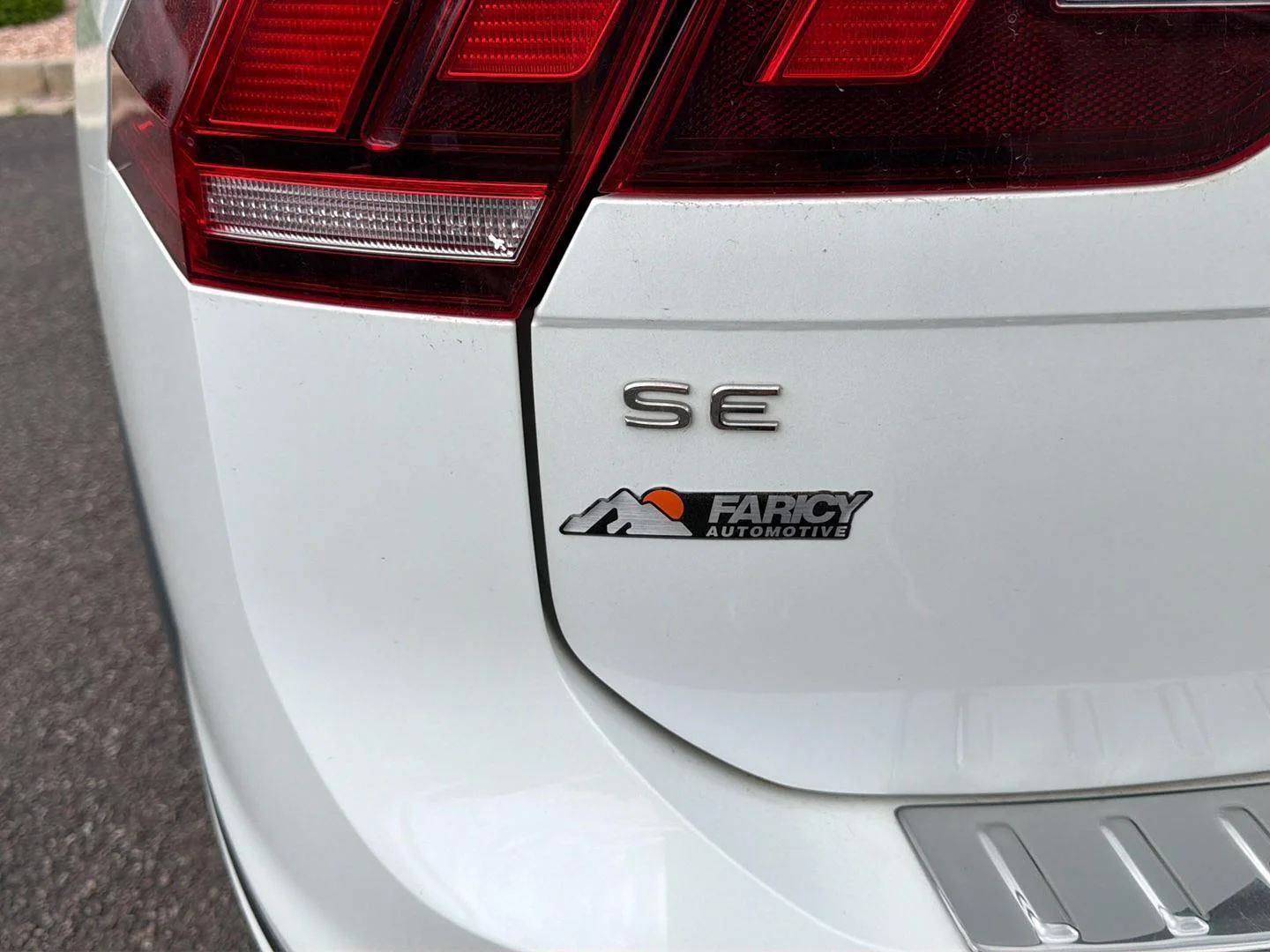 Used 2022 Oryx White Pearl Volkswagen SE R-Line Black image 8
