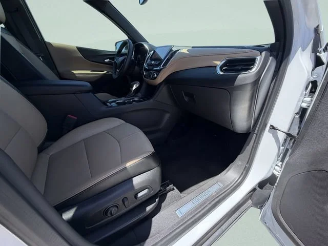 Used 2024 Iridescent Pearl Tricoat Chevrolet Premier image 38