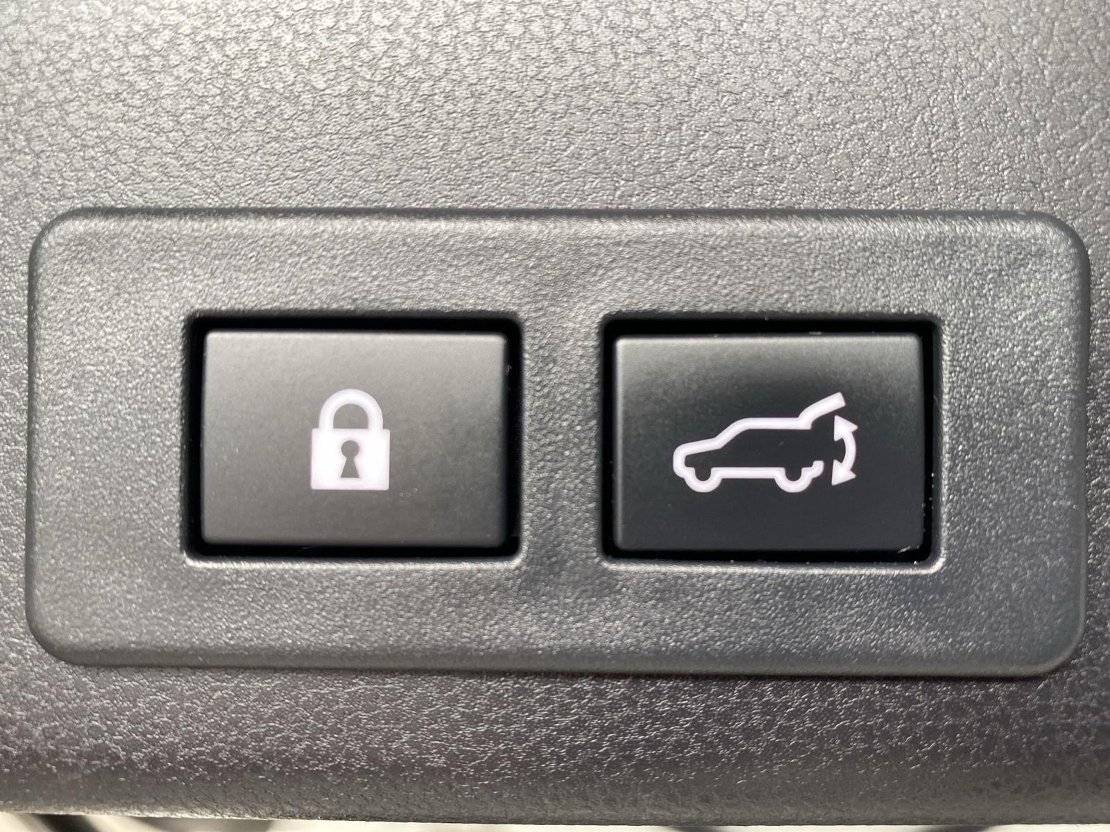 Used 2023 Crystal White Pearl Subaru Onyx Edition image 8
