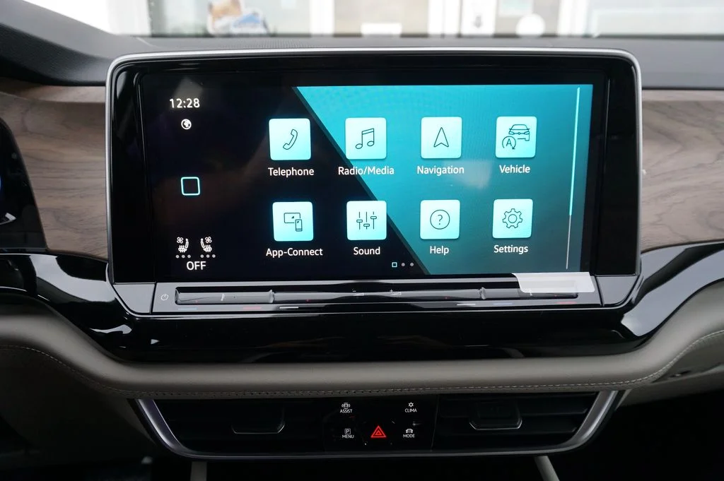 New 2026 Green Volkswagen 2.0T SE w/Technology image 14