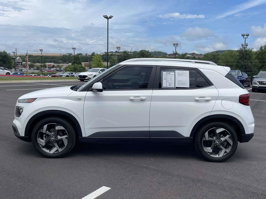 Used 2024 White Hyundai SEL image 6