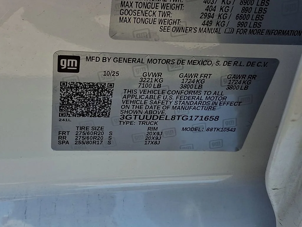 Used 2026 Glacier White Tricoat GMC SLT image 32