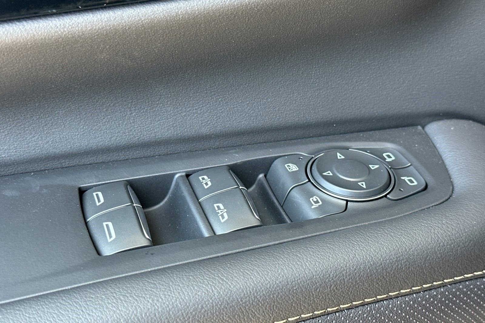 2025 Chevrolet Suburban Premier - Photo 12