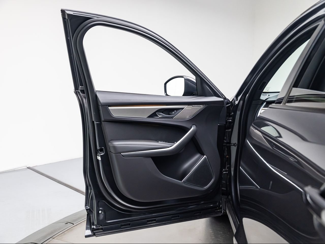 2025 Jaguar F-PACE R-Dynamic S - Photo 24