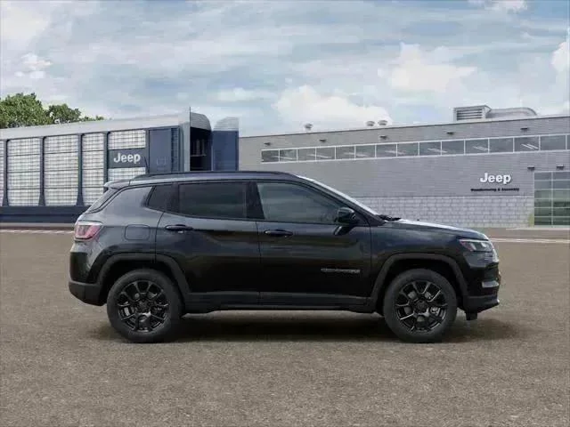 New 2026 Diamond Black Crystal Pearlcoat Jeep Latitude image 36