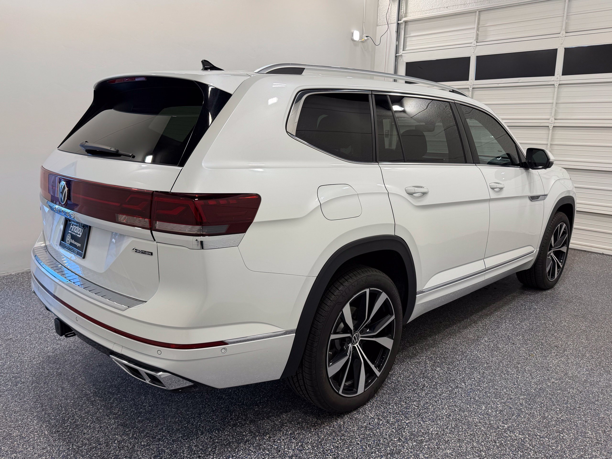 2025 Volkswagen Atlas SEL Premium R-Line - Photo 6