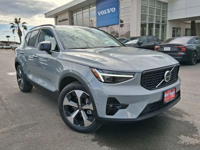 2026 Volvo XC40 B5 Plus Dark AWD's photo