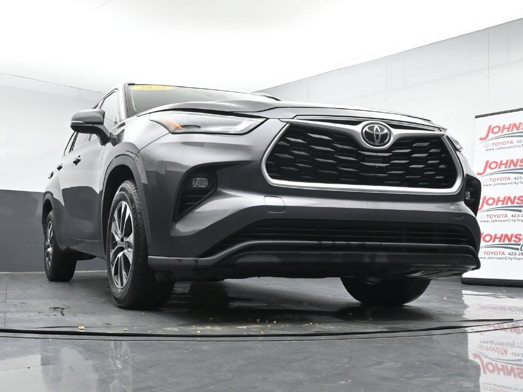 Used 2022 Gray Toyota XLE image 33