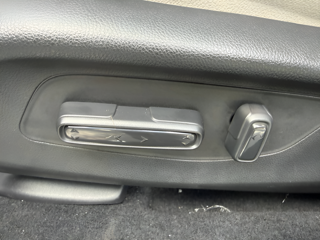 Used 2027  Honda EX-L image 10