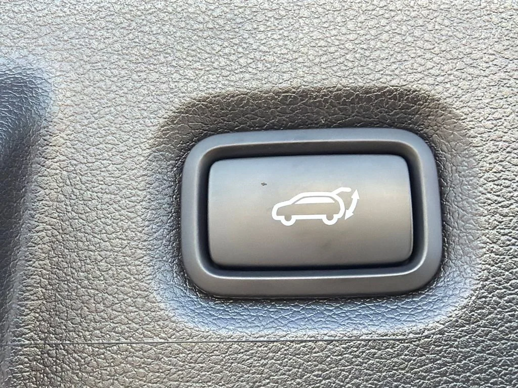 Used 2023 Black Hyundai SEL image 19