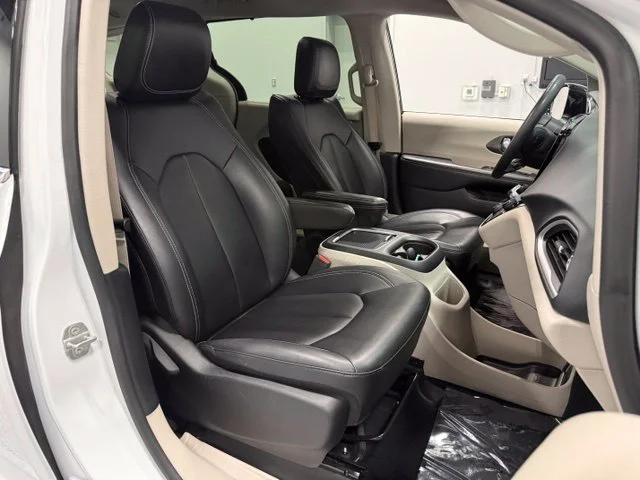 Used 2024 White Chrysler Touring L image 34