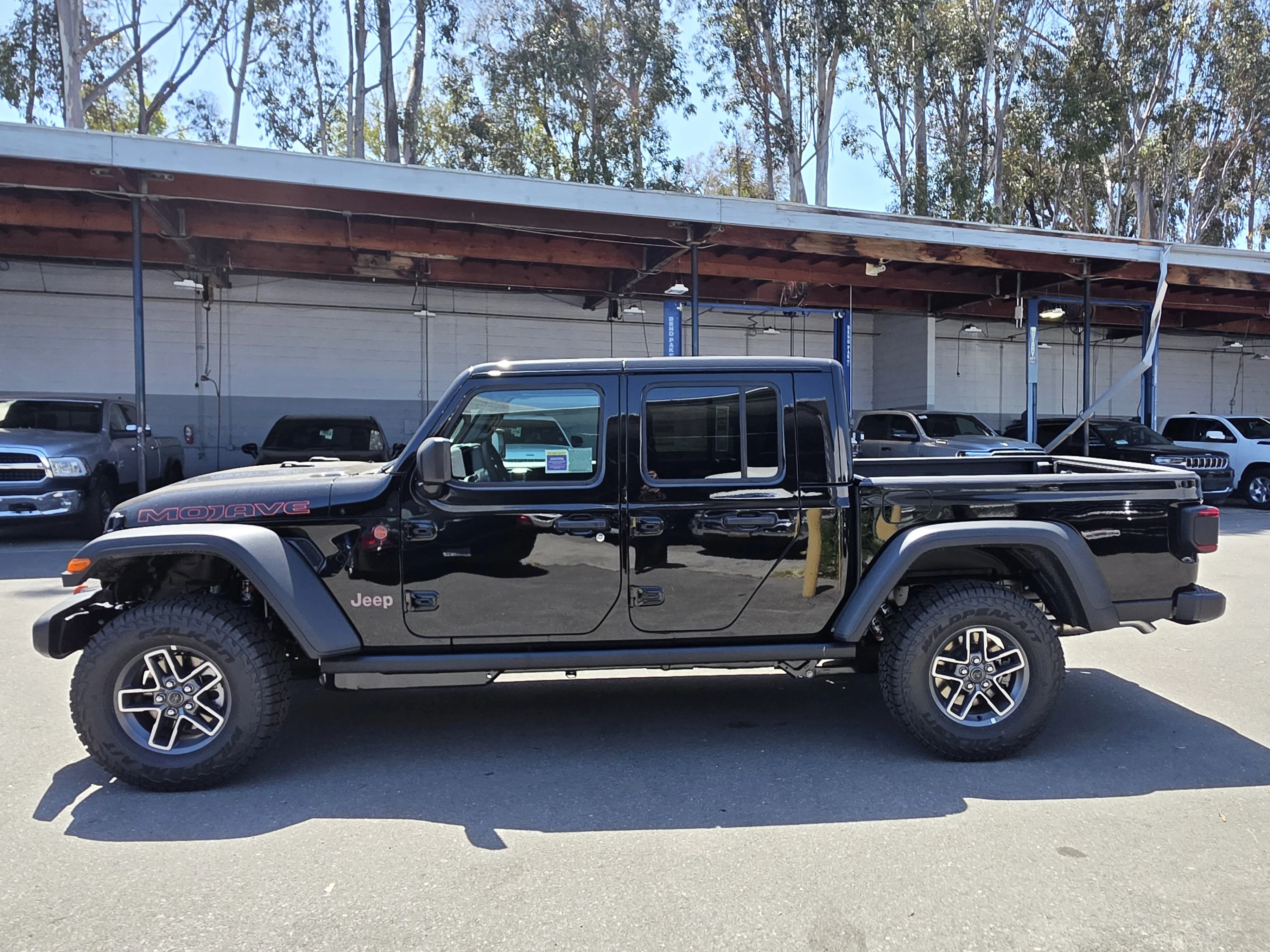 New 2026 Black Clearcoat Jeep Mojave image 2