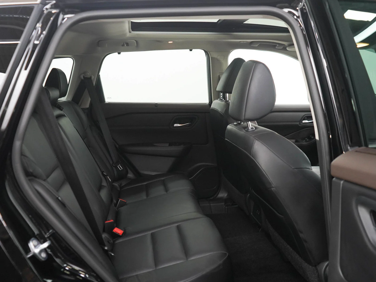 Used 2023 Super Black Nissan SV image 12